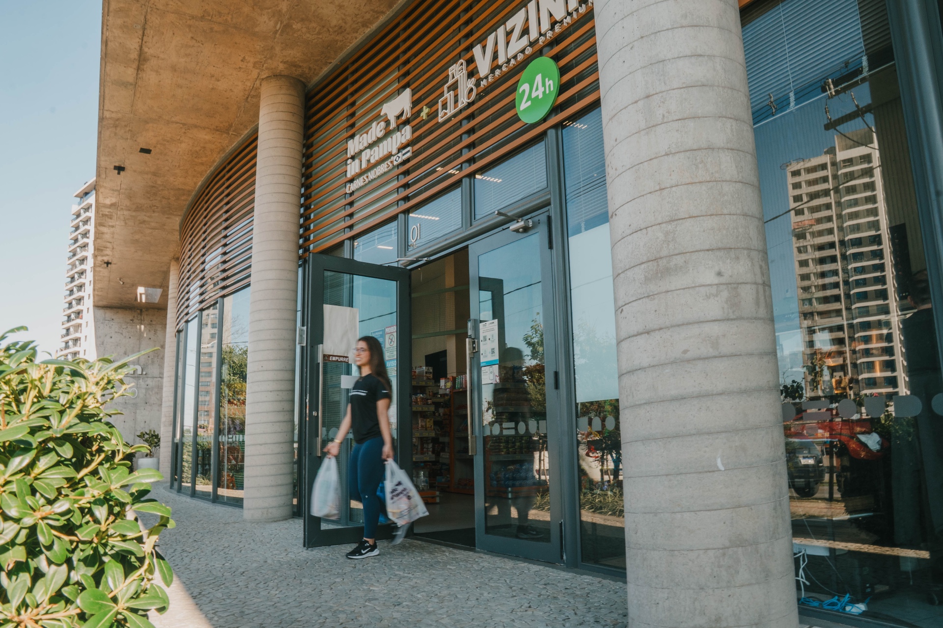 Mercado 24h no bairro Parque Una