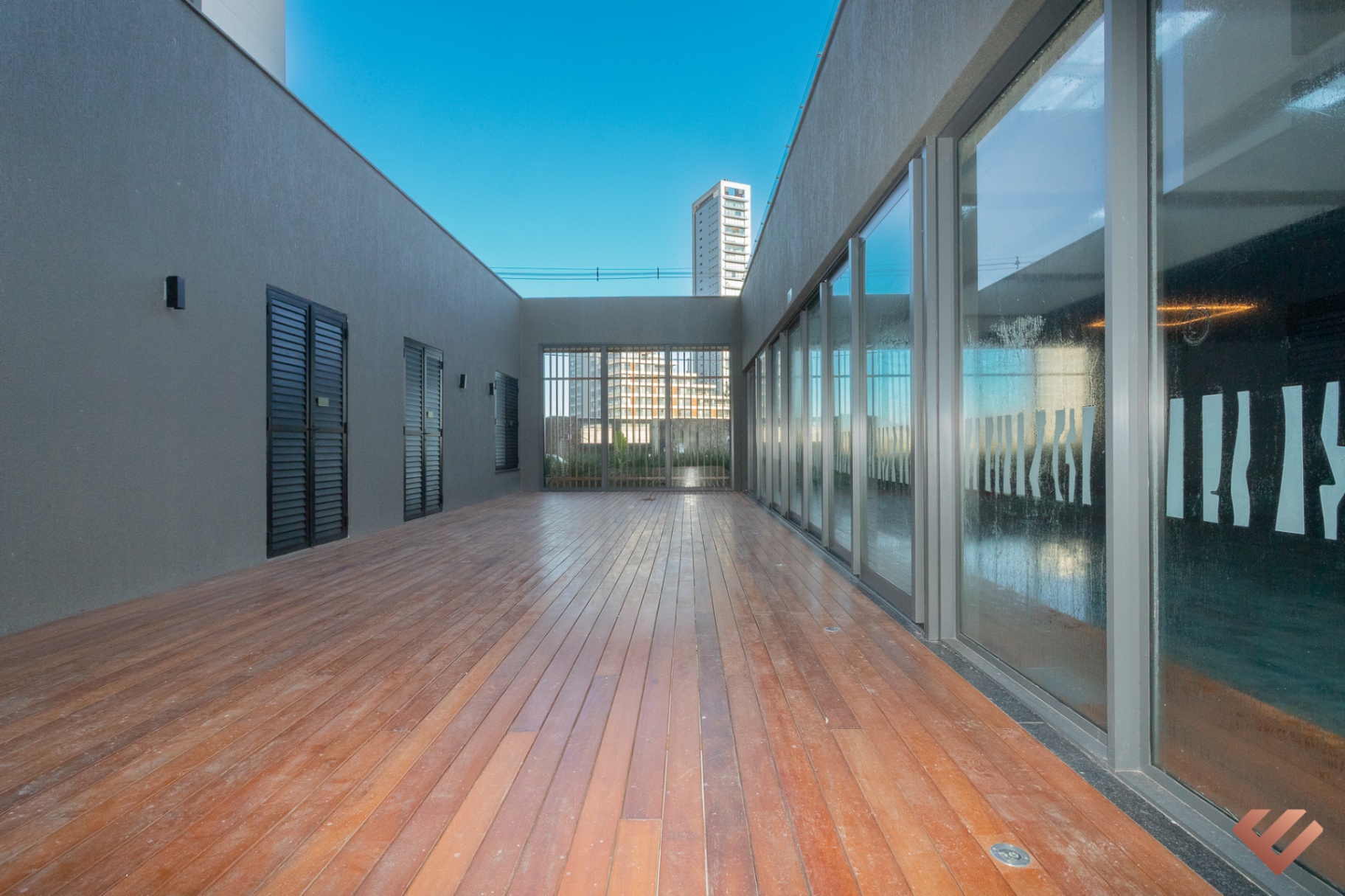 Terraço em deck de madeira
